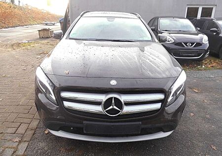 Mercedes-Benz GLA 180 CDI / d AHK/Navi