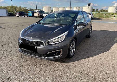 Kia Cee'd Ceed / 1.0 T-GDI 100 ISG Dream-Team Edition