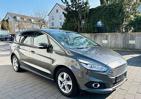 Ford S-Max Titanium