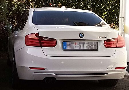 BMW 328i 328 Sport-Aut. Sport Line
