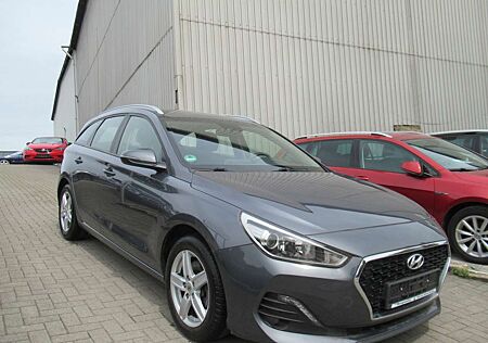 Hyundai i30 Trend- Navi-PDC-SHZ-Alu-1.Hand