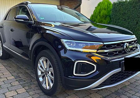 VW T-Roc Volkswagen 1.5 TSI Style DSG+LED+AHK+ACC+SIZHZG+NAVI
