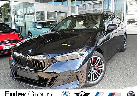 BMW i5 eDrive40 Touring Sportpaket HUD Luftfederung AHK-k