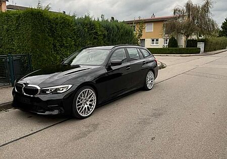 BMW 330i 330 Touring Aut. Advantage