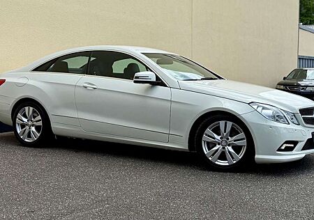Mercedes-Benz E 200 Coupe AMG LINE XENON PDC GARANTIE