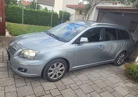Toyota Avensis 1.8 VVT-i Combi Team