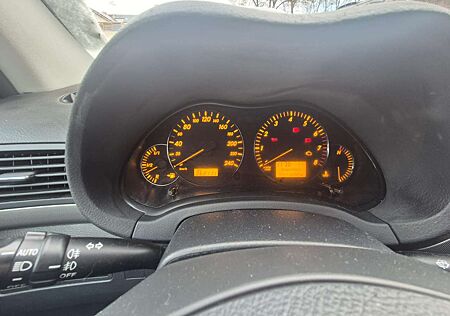 Toyota Avensis 1.8 VVT-i Combi Team