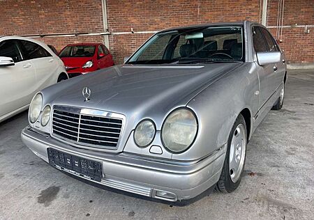 Mercedes-Benz E 290 TD AVANTGARDE/AUTOMATIK/SHZ/TEMPO