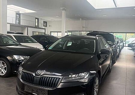 Skoda Superb 2.0 TDI SCR ACTIVE Combi Navi PDC Sitzhz