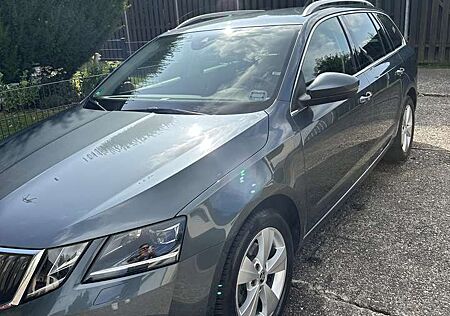 Skoda Octavia Combi 1.6 TDI DSG Style NAVI LED AHK LENK H