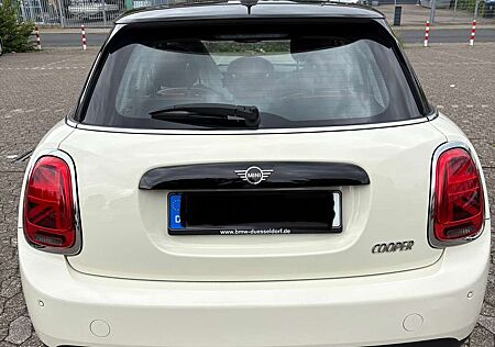 Mini Cooper weiß