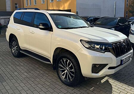 Toyota Land Cruiser 2.8 D-4D Automatik 7 Sitzer