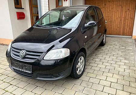 VW Fox Volkswagen KLIMA*TÜV/REIFEN NEU*GARANTIE*Servo*ABS*CD*RADIO
