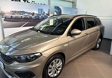 Fiat Tipo Navi / leder Lenkrad / USB AUX Anschluss