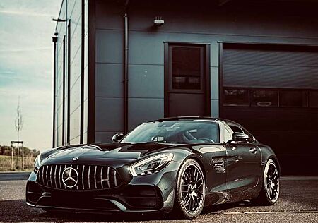 Mercedes-Benz AMG GT Sammler/ Coupe Speedshift 7G-DCT/ neuwertig