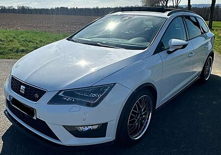 Seat Leon FR 2.0 TDI 184 PS DSG PANO AHK