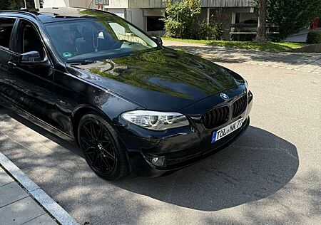 BMW 520 d PanoDach, Gr. Navi, Fernlichassistent, 8-fach