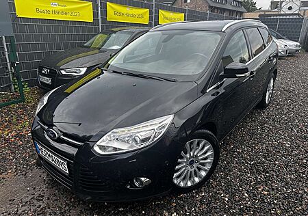 Ford Focus TITANIUM *ALLWETTERREIFEN / SCHECKHEFTGEPFLEGT*