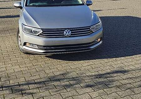 VW Passat Volkswagen 2.0 TDI (BlueMotion Technology) DSG Highline