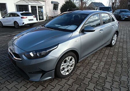 Kia Cee'd Ceed / 1.5 T-GDi FRESH WINTERPAKET SITZ-/ LENKRADHEIZUNG