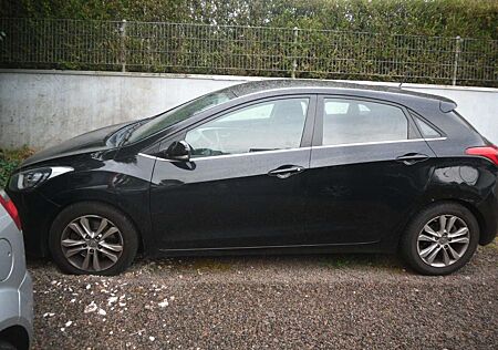 Hyundai i30 Trend 5Türig 110 PS 128000KM Navi Kamera