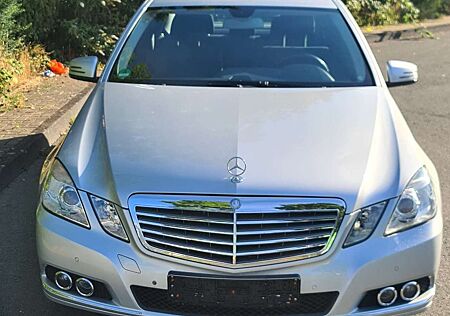Mercedes-Benz E 200 CGI BlueEFFICIENCY Automatik Elegance