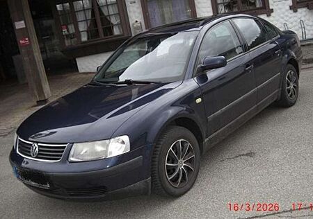 VW Passat Volkswagen 1.8 5V Comfortline, beschädigt, nur 141 TKm, gut erhalten