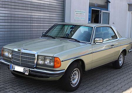 Mercedes-Benz CE 230 230 CE W123