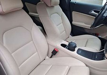 Mercedes-Benz 200 GLA