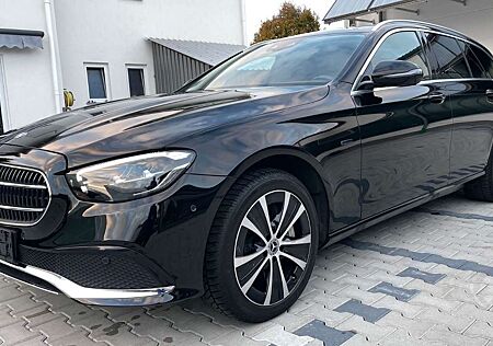 Mercedes-Benz E 300 E300*de*T*Plug-in-Hybrid*FULL*Distronic+*Spur-A*