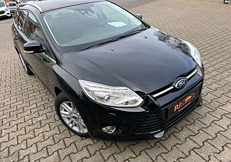 Ford Focus Turnier Titanium*Xenon* Navi*Scheckheft*