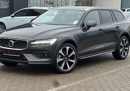 Volvo V60 B4 CC Ultimate AWD*B&W*360°*SH*Massage*
