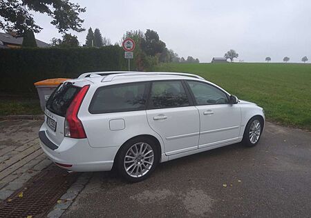 Volvo V50 DPF D3 Momentum Vollleder