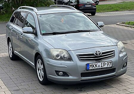 Toyota Avensis gebraucht kaufen Toyota Avensis 2.0 D-4D Combi