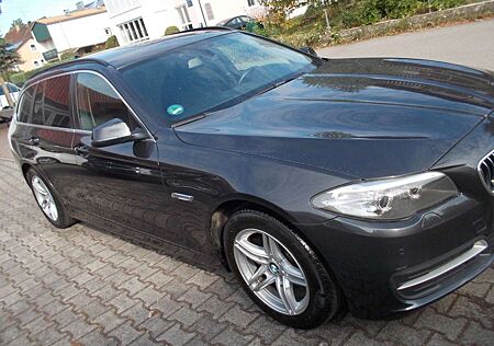 BMW 520 d Touring*Navi*AHK*1A*