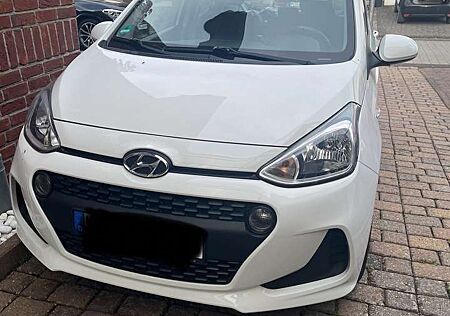 Hyundai i10 1.0 blue