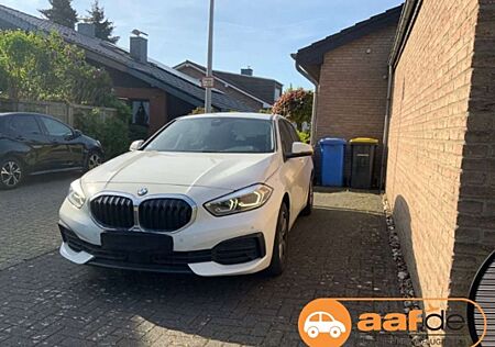 BMW 118 i Advantage Automatik EU6d Navi LED Virtual Cockpi