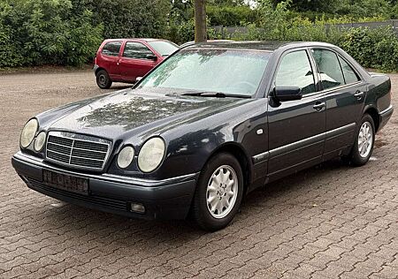 Mercedes-Benz E 200 ELEGANCE*KLIMA*ALU*TÜV*D4*HOLZ*ANGEBOT*