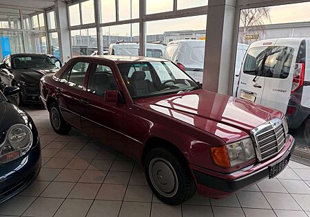 Mercedes-Benz E 200 W124 200 E * 1.HAND * ABS * SSD * ZV * AHK