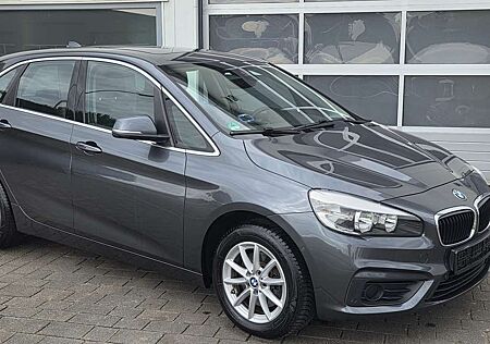 BMW 218 i Panoramadach Navigation PDC