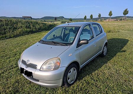 Toyota Yaris TÜV & SERVICE NEU - linea sol - 1.3