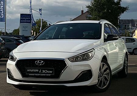 Hyundai i30 cw NAVI/SHZ/LHZ/CLIMAA./PDC V H/CAM./GARANT.