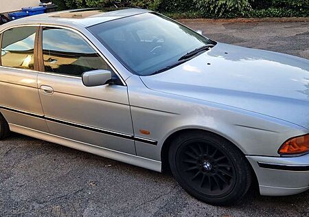 BMW 528 E39