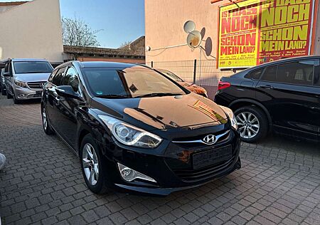 Hyundai i40 cw Style 2.Hand/Navi/AHK/Sitzh/Kamera