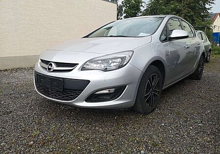 Opel Astra J Lim. 5-trg. Selection