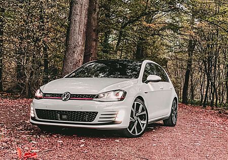 VW Golf GTI Volkswagen BlueMotion Technology DSG