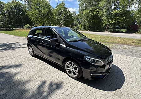 Mercedes-Benz B 180 B180 Urban Scheckheftgepflegt / Sonderausstattung