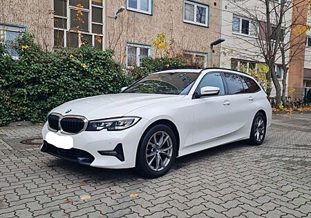 BMW 320 d Sport.Line,LED,HUD,PANO,360CAM,PILOT,AMB,