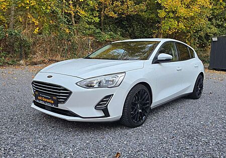 Ford Focus Limousine Cool & Connect | 1. Vorbesitzer