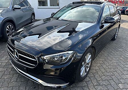 Mercedes-Benz E 220 d T 9G Avantgarde Pano LED Kamera AHK